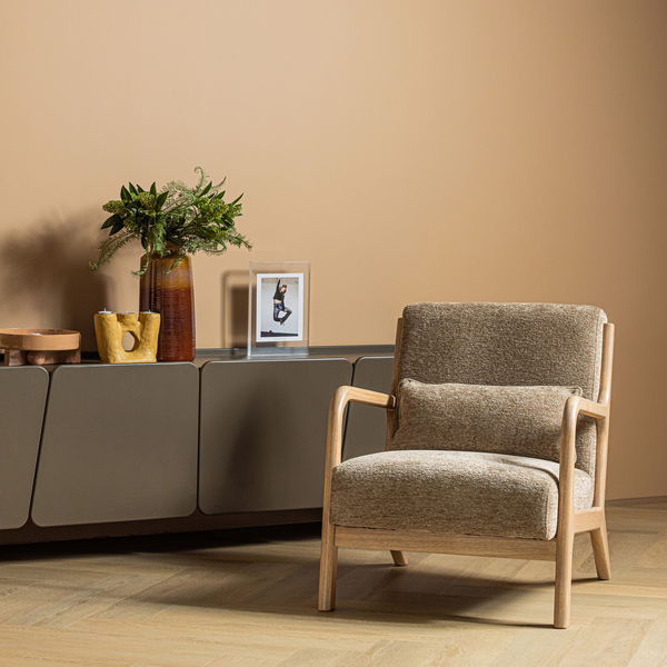 Mark fauteuil chenille zand, sfeerfoto