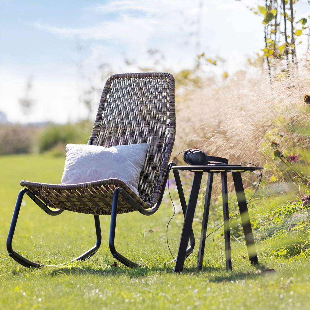 Tom garden rocking chair natural, room setting