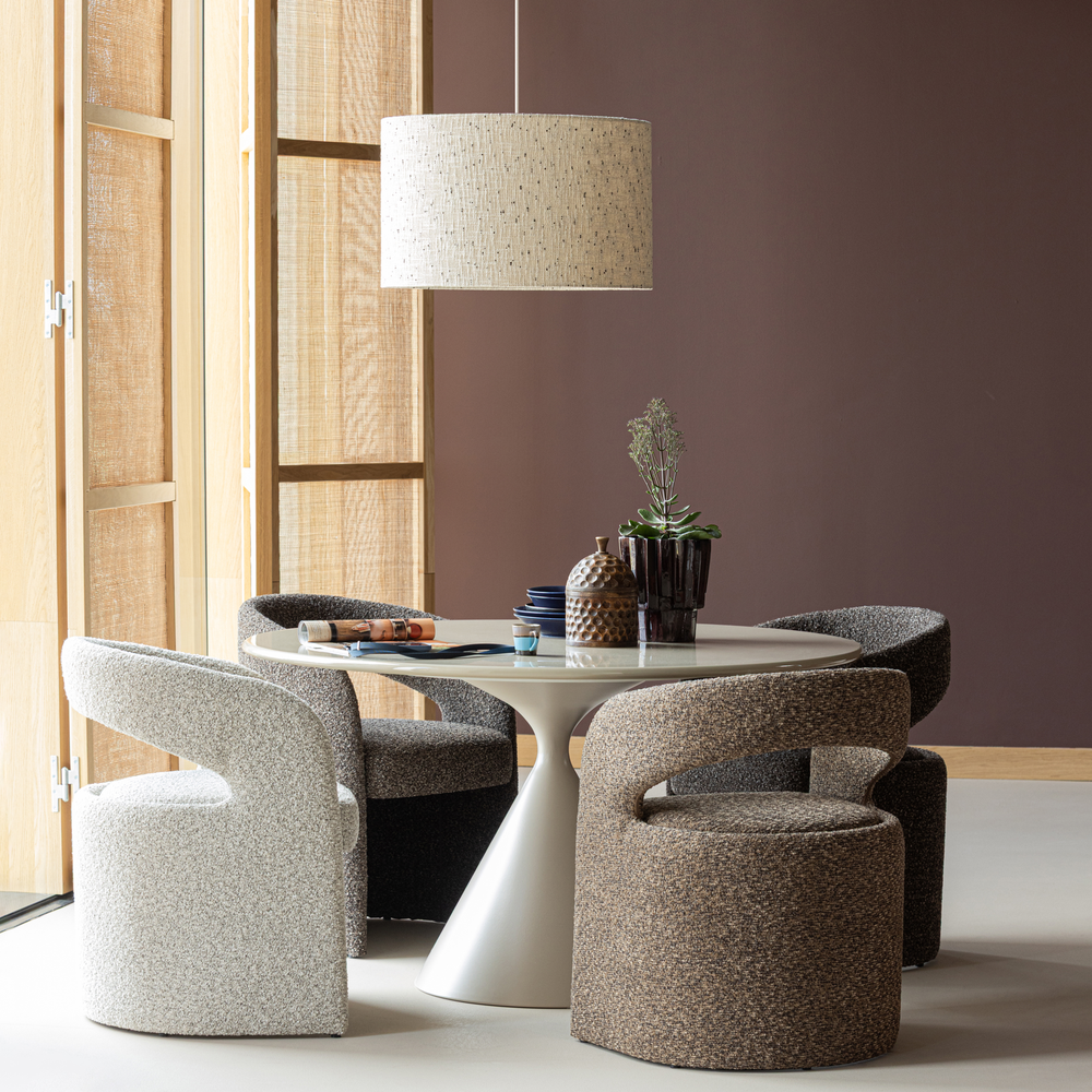 Loft hanglamp metaal/bouclé naturel met stippen, sfeerfoto