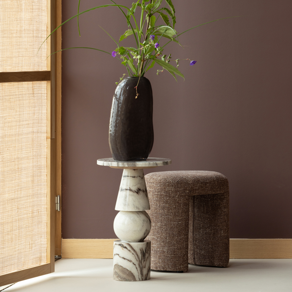 Sahil vase glass with stripe dark brown, room setting