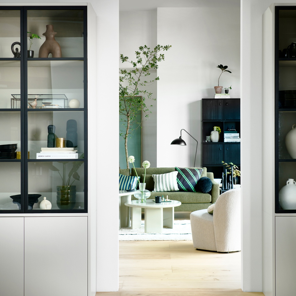 Basic 4-doors display cabinet pine mist, room setting