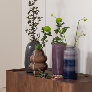 Kency vase glass brown with stripe dark brown, room setting