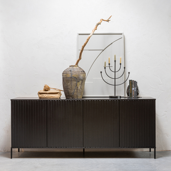 New Gravure dressoir 200 cm grenen zwart, sfeerfoto