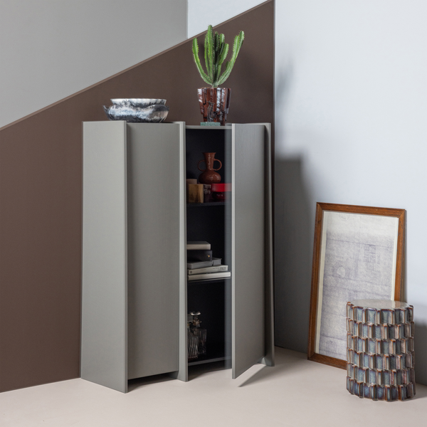 Brock 2-deurs kast essen fineer warmgrijs, sfeerfoto