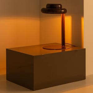 Rassy lampe de table métal haut brillant rouge bordeaux, photo d'ambiance
