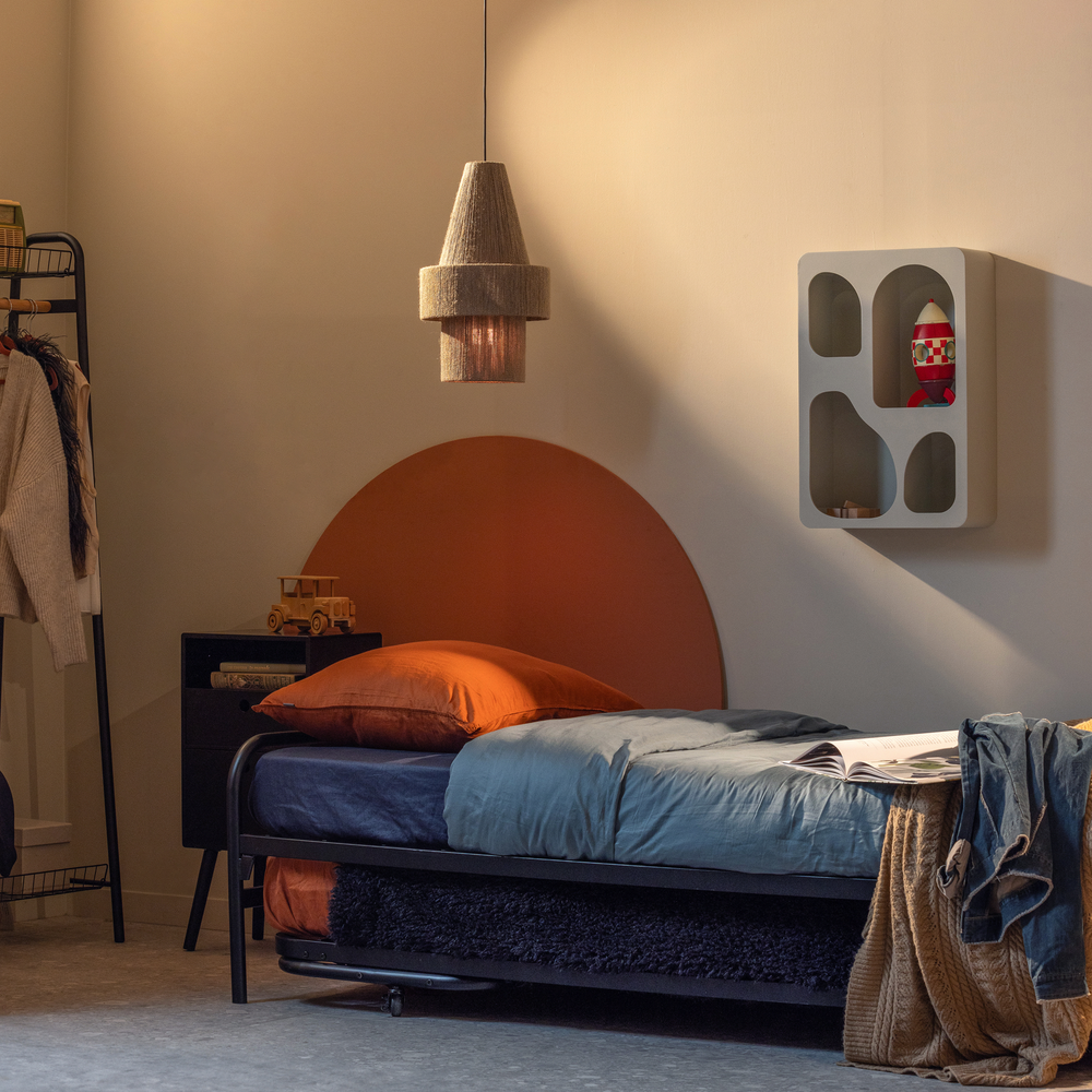 Lucy eenpersoons onderschuifbed metaal zwart 90x200 cm, sfeerfoto