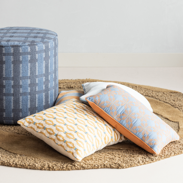 Sarli pouf high chenille grey/blue, room setting