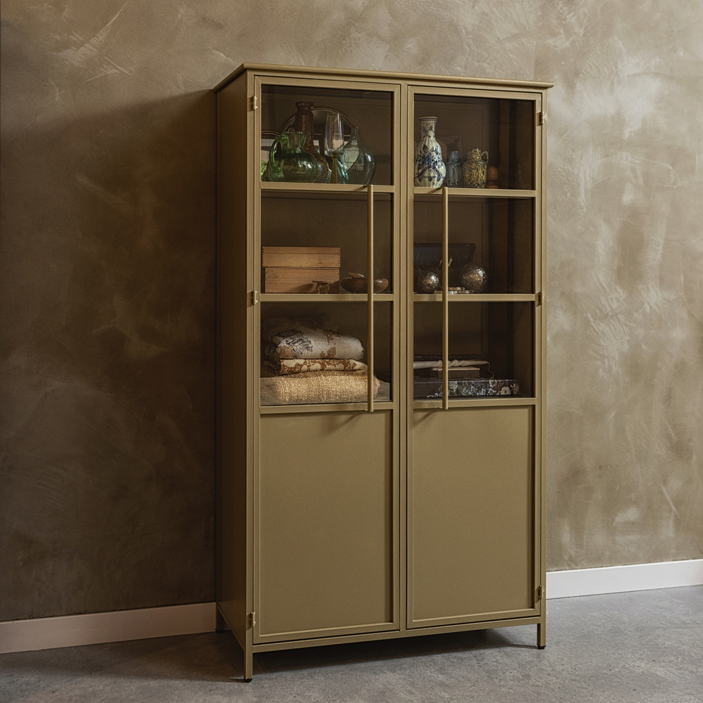 Exhibit vitrinekast metaal khaki, sfeerfoto