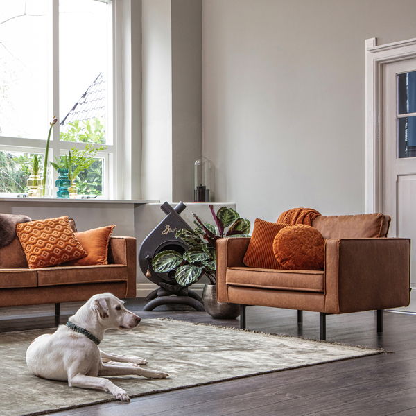Rodeo fauteuil ecoleer cognac, sfeerfoto