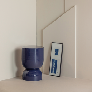 Hekla bijzettafel metaal donkerblauw, sfeerfoto