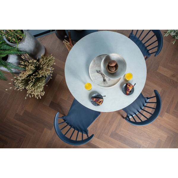 Damon eettafel betonlook wit 76xø100, sfeerfoto