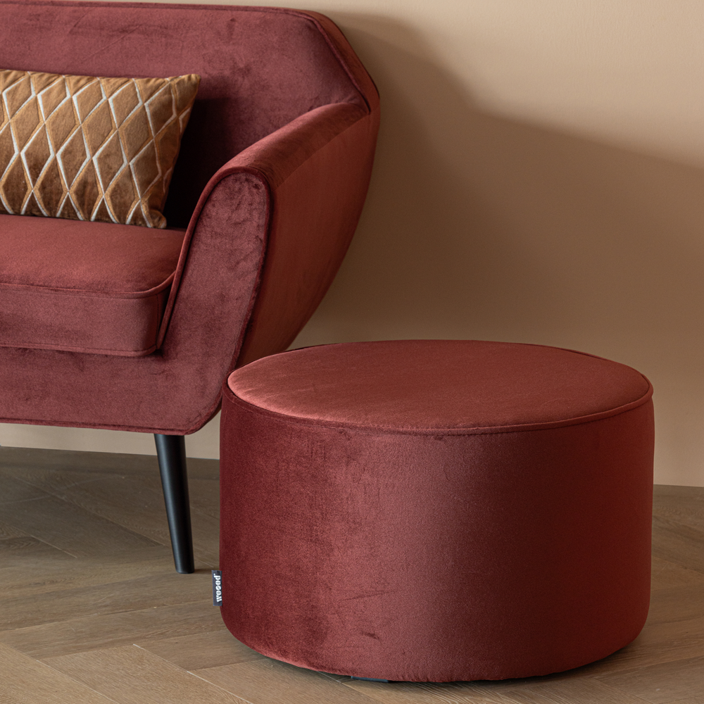 Sara pouf low 36xØ60 cm velvet bordeaux red, room setting