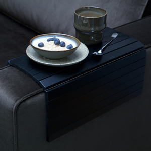 Plateau flexible XL noir, vue de face inclinée