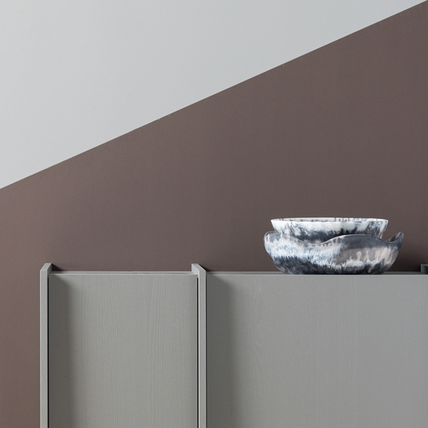 Evo bowl epoxy black melange, room setting