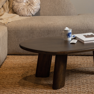 Roundly coffee table mango wood walnut, room setting