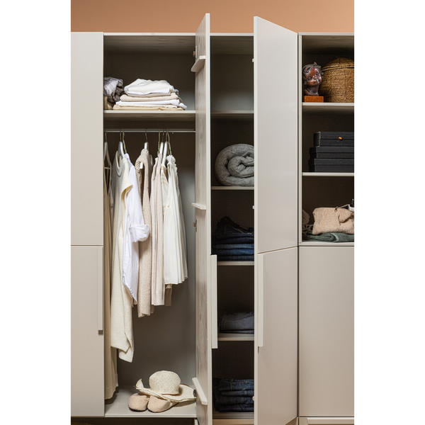 Pure 3-doors wardrobe splitdoor pine dust, room setting