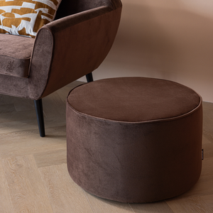 Sara pouf 36xØ60 cm bas velours brun foncé, photo d'ambiance